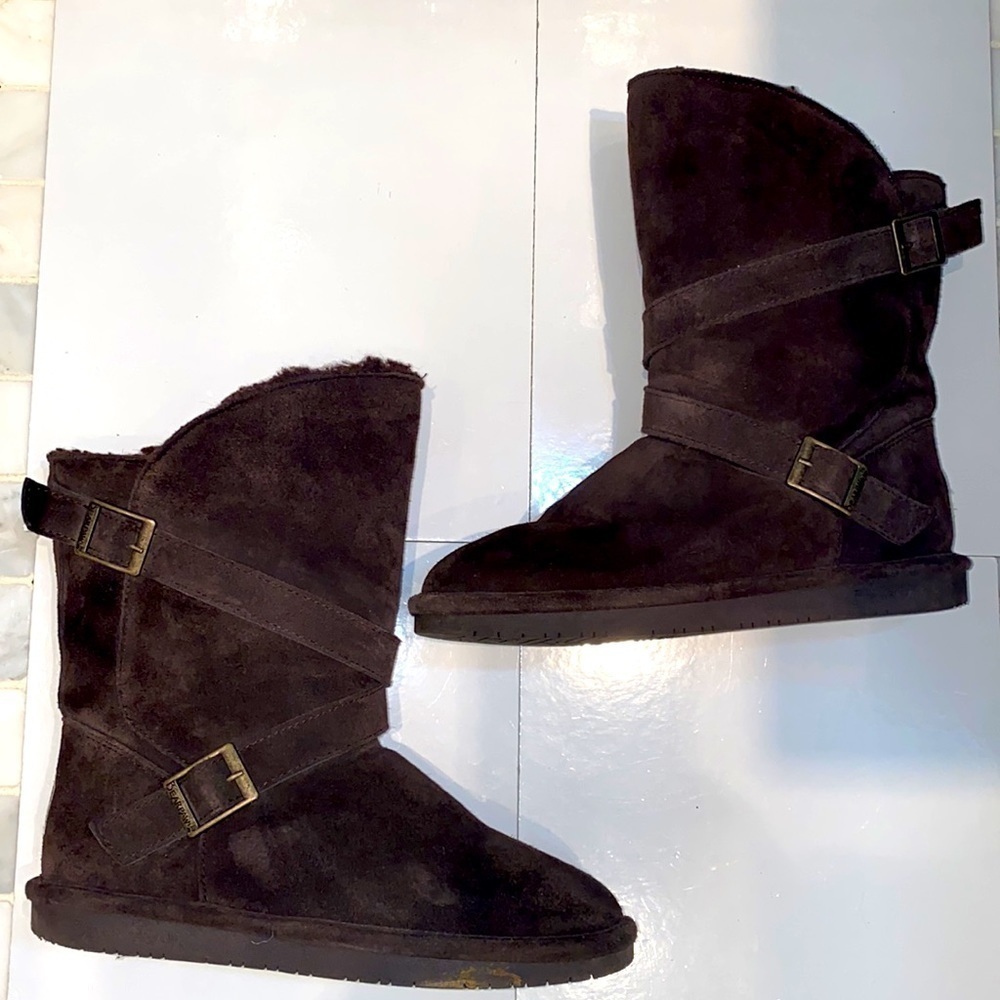Bearpaw 💯 chocolate brown suede boots with wool blend lining. Size 8.